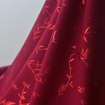 один метр высококачественной шифоновой ткани Красного вина с золотыми ветками и листьями, тканевое платье, одежда для пэчворка чонсам